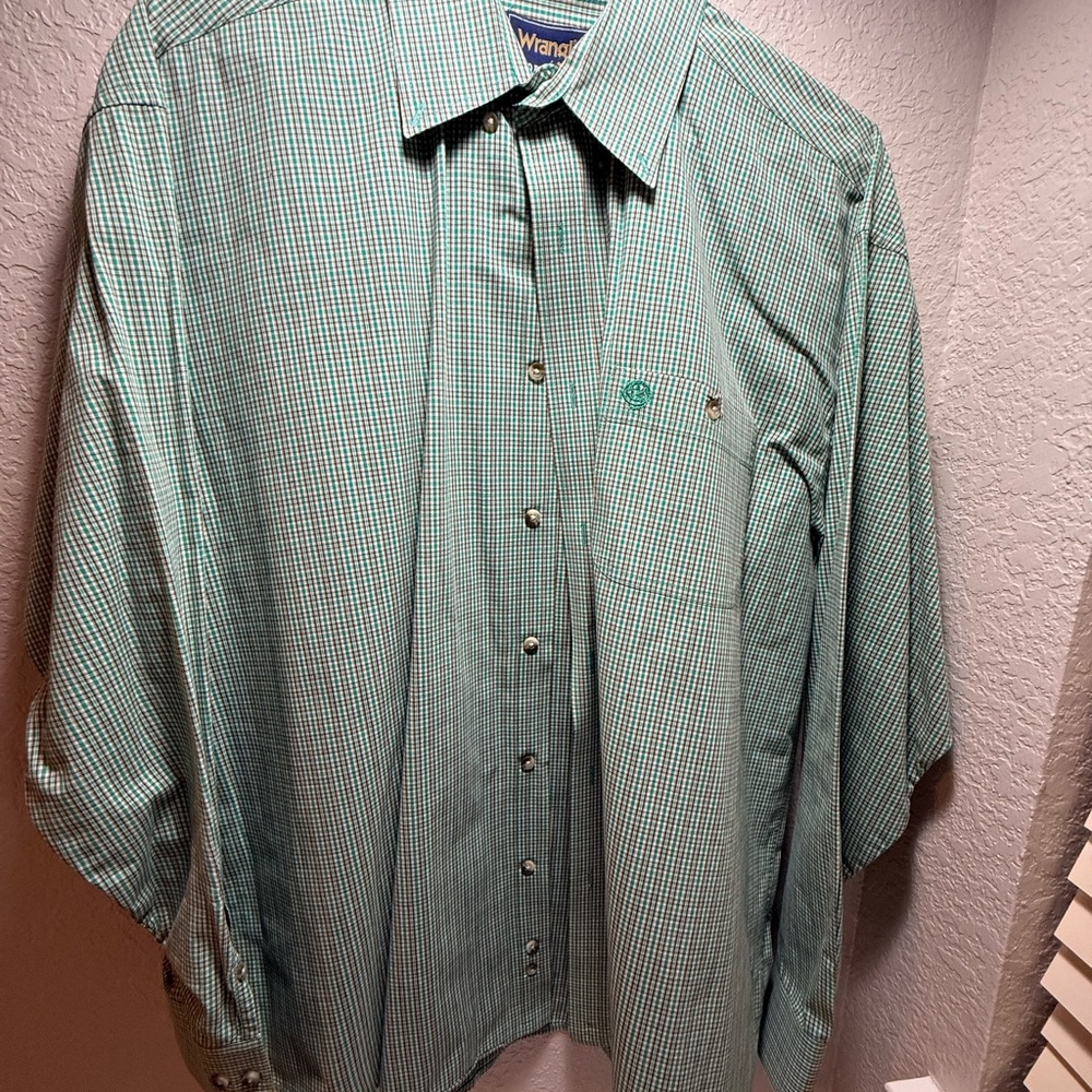 Wrangler Men's Green Checkered Button Down Shirt